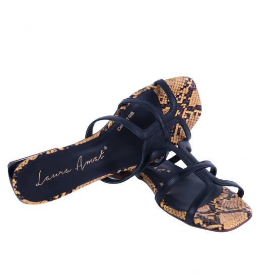 Sandalias Mule de SEPT STORE Charol negro 2